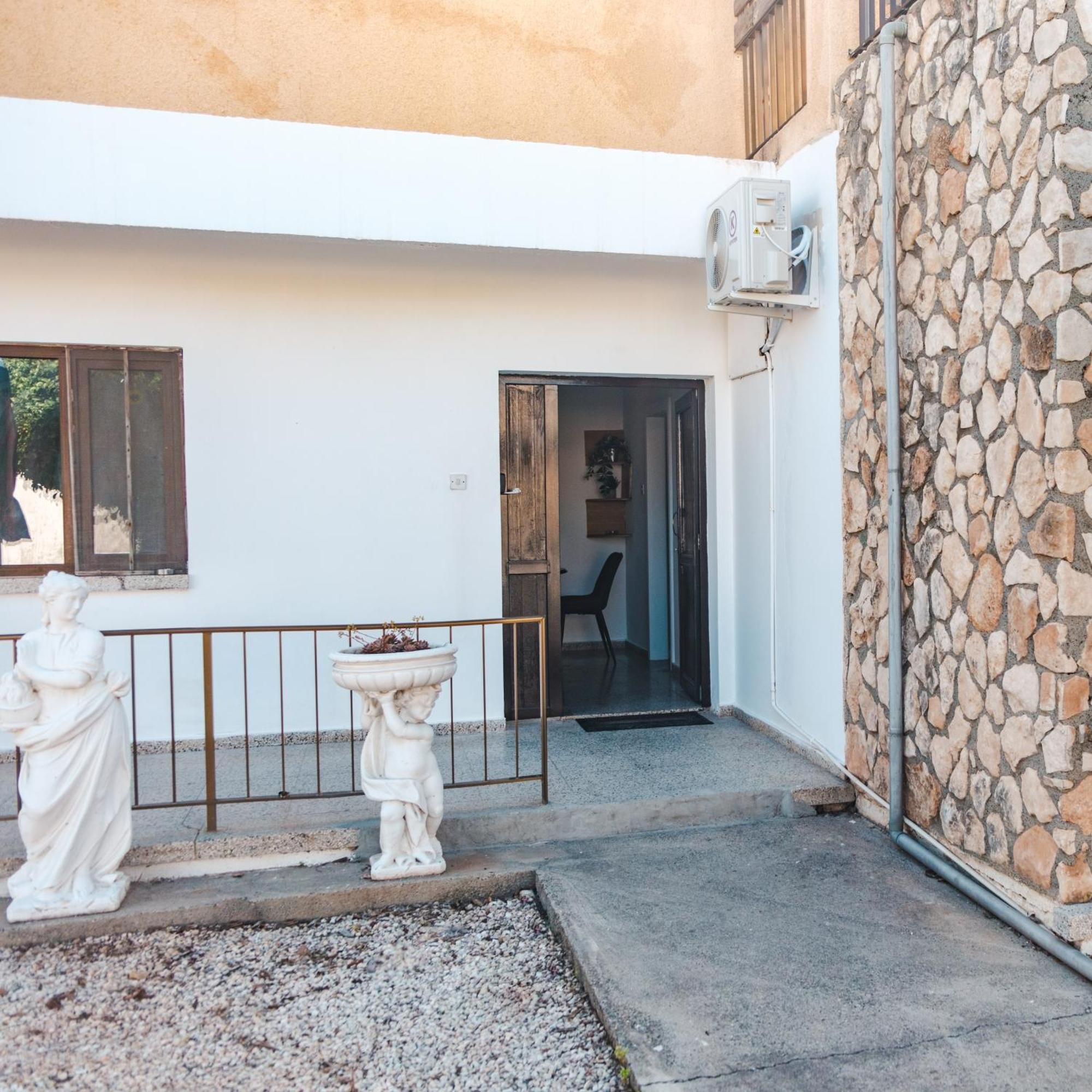 Serenityone - Centrally Located One Bedroom Apt ไอยานาปา ภายนอก รูปภาพ